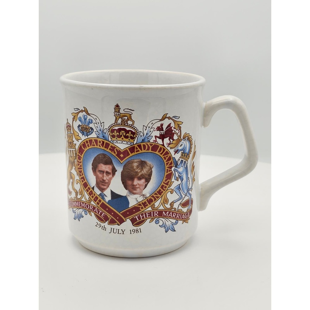 CHARLES & DIANA July 1981 Royal Wedding LOVING CUP Elizabethan Fine Bone China - Picture 1 of 4
